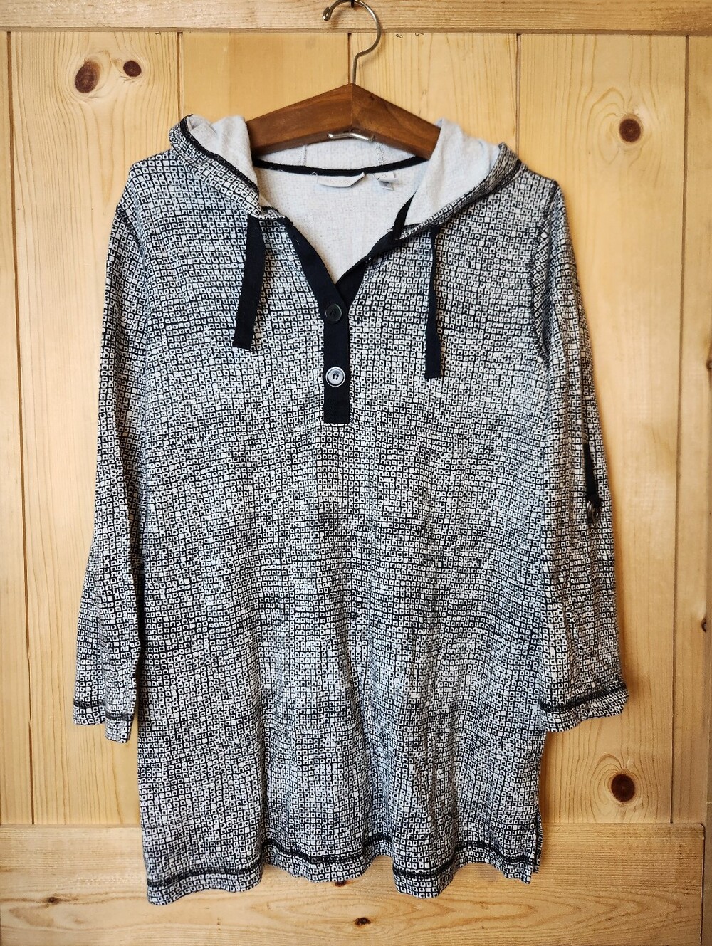 Weekend's by Chico's Geometric Design Roll Tab 3/4 Sleeve 1/4 Button Hoodie Top
